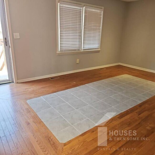 Building Photo - 423 Rollingwood Dr
