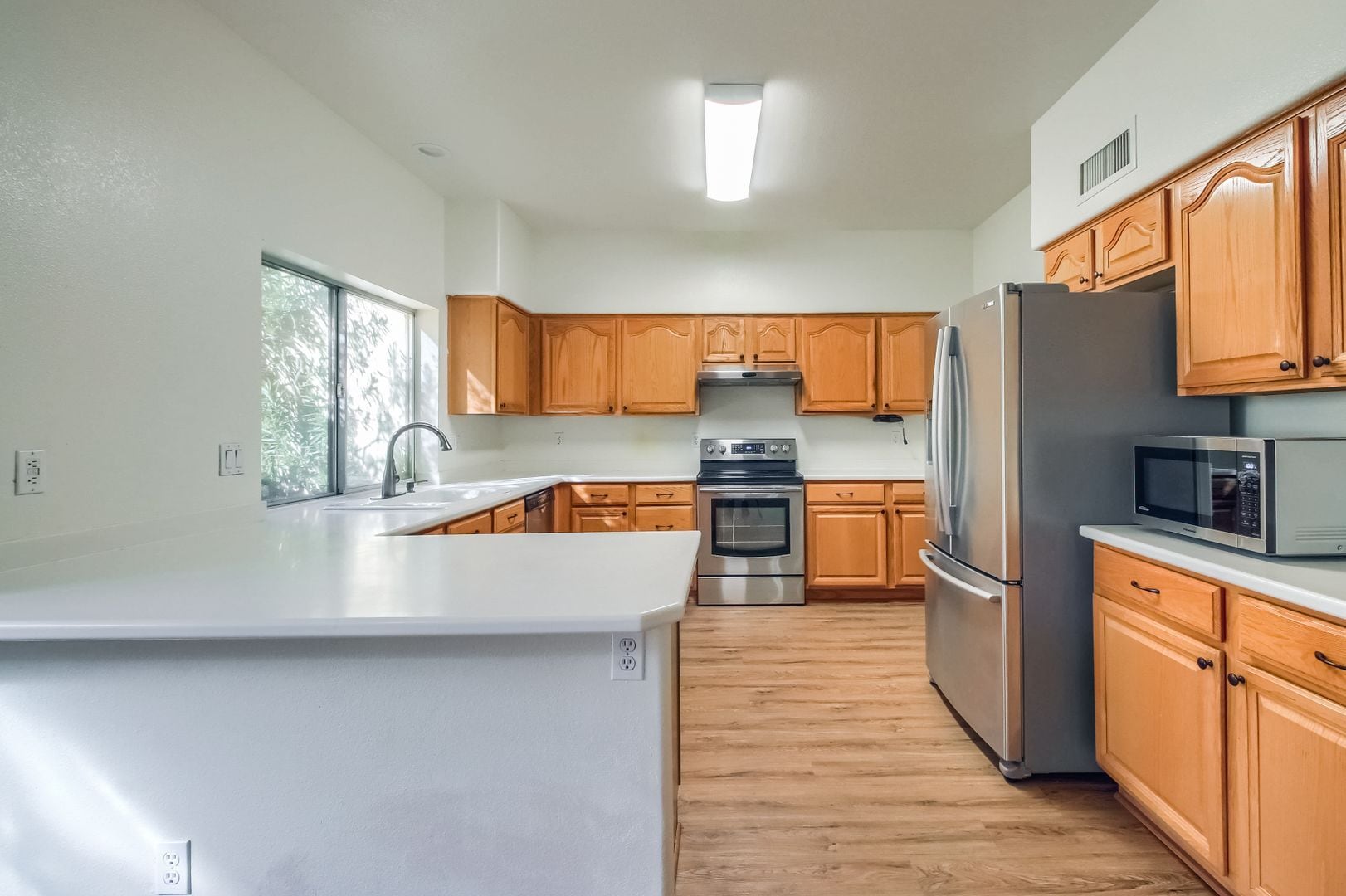 Building Photo - 417 W El Freda Rd