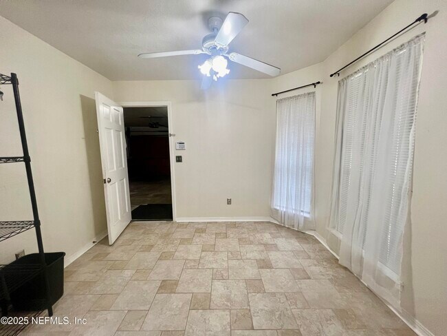 Building Photo - 8456 Bandera Cir W