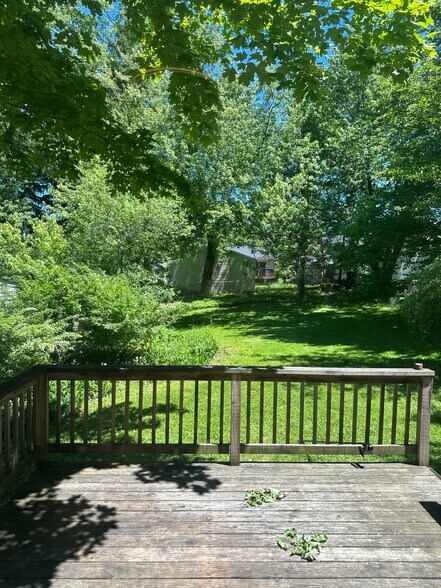 Building Photo - 1547 Commodore Rd