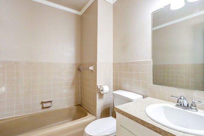 Building Photo - 3 Bedroom 2 Bathroom House in Texarkana, TX