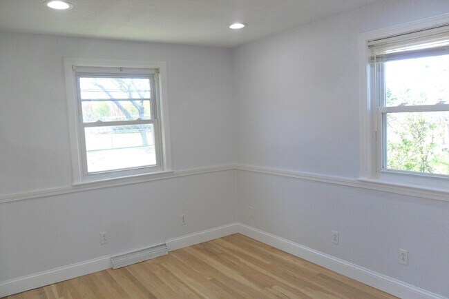 Building Photo - 171 Walnut St