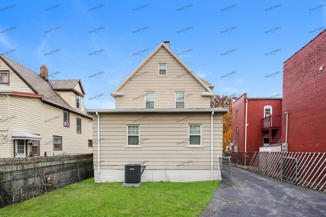 Building Photo - 1534 Coutant Ave