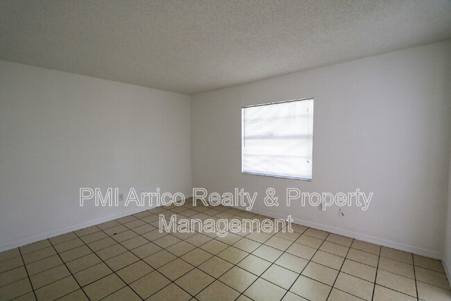 Building Photo - 3253 Bloomingdale Villas Ct