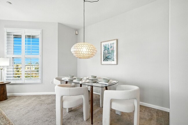 Building Photo - Spacious Andante Top-Floor 2/2 Condo Avail...