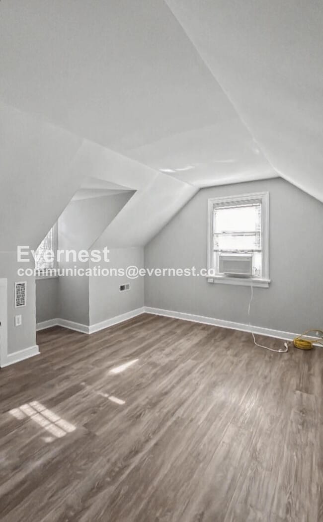 Building Photo - Museum District Charm Meets Modern Living / 3 bd & 2 ba / Availabe Now!