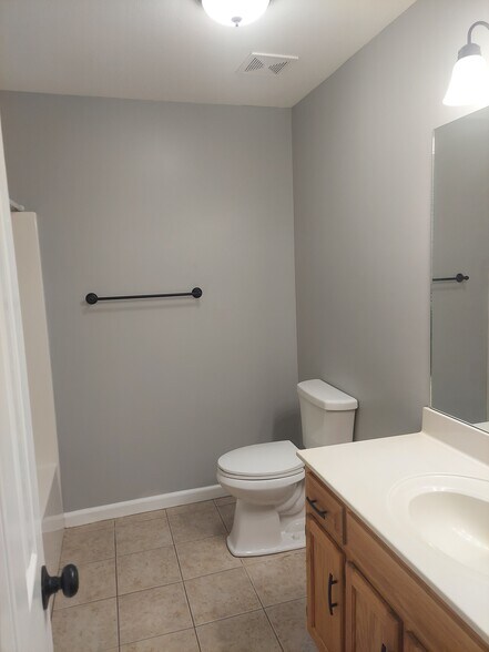 Full Bath - 1438 Vance Rd