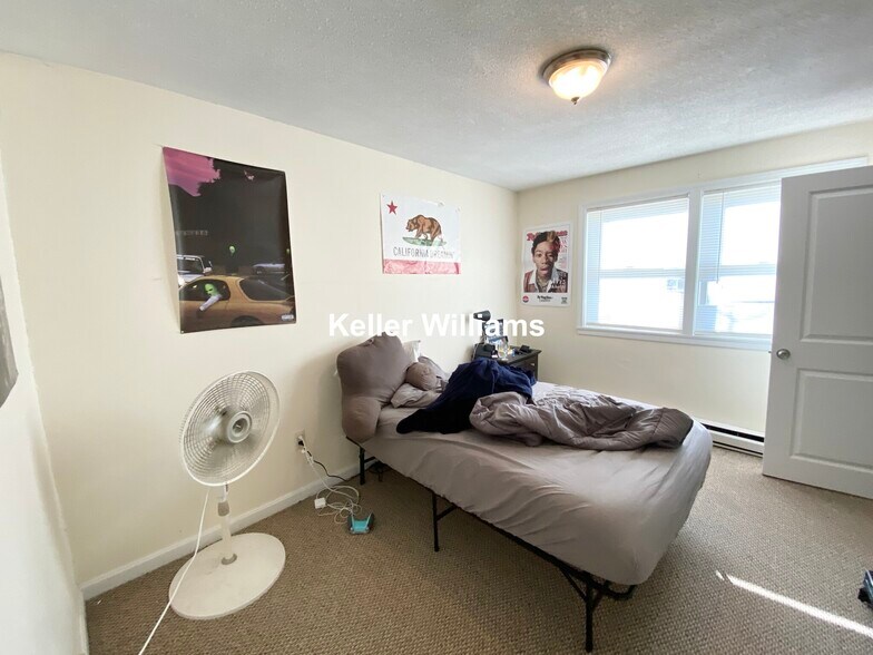 Building Photo - 41 Lawn St