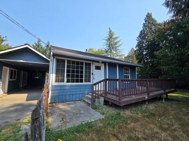 Building Photo - 1290 NE Fairgrounds Rd