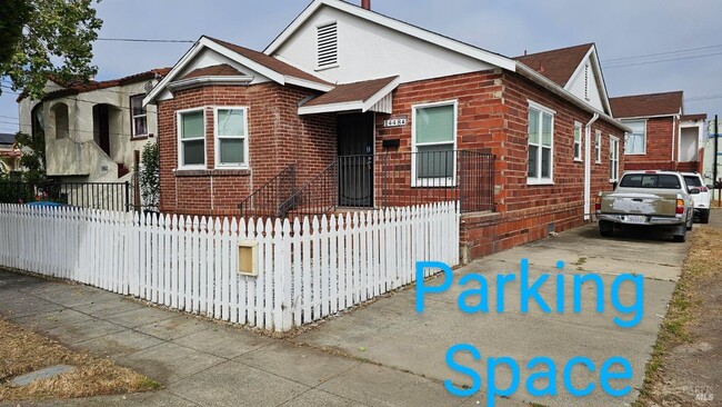 Building Photo - 1448 Rice St