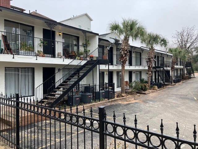 Building Photo - 2737 Houston Ave