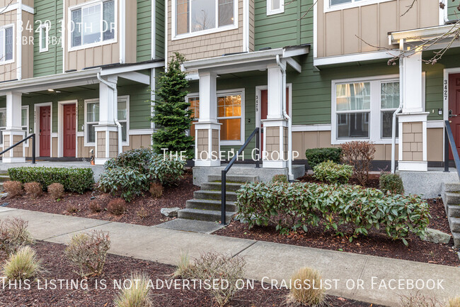 Building Photo - Updated 2 bed in Everett - Two primary bed...