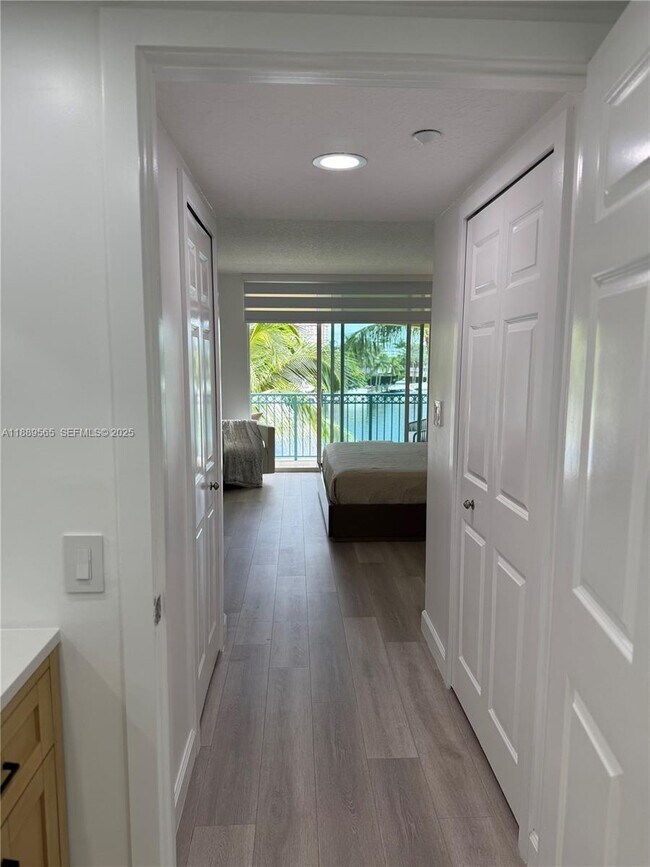 Building Photo - 201 Golden Isles Dr