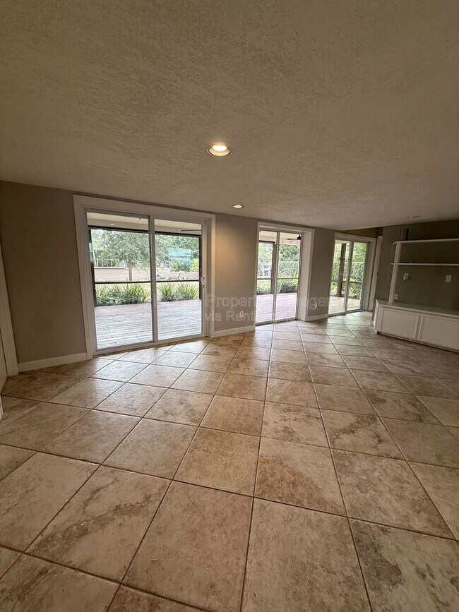 Building Photo - 103 Lake Brantley Terrace