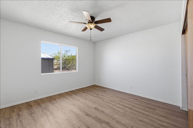 Building Photo - 6851 Quail Spring Ave