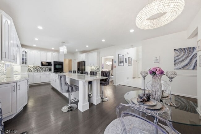 Building Photo - 11 Rosewood Ln