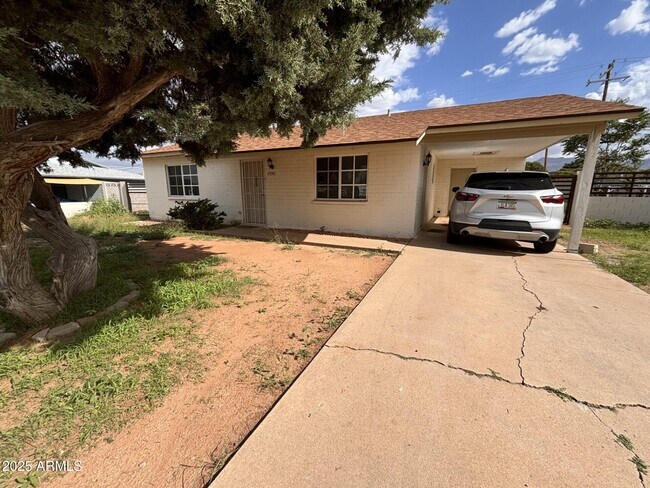 Primary Photo - 2596 Paseo Media
