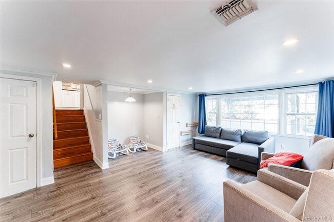 Building Photo - 575 Cornwell Ave