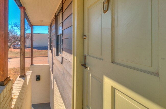 Building Photo - 3713 N Lee Ave