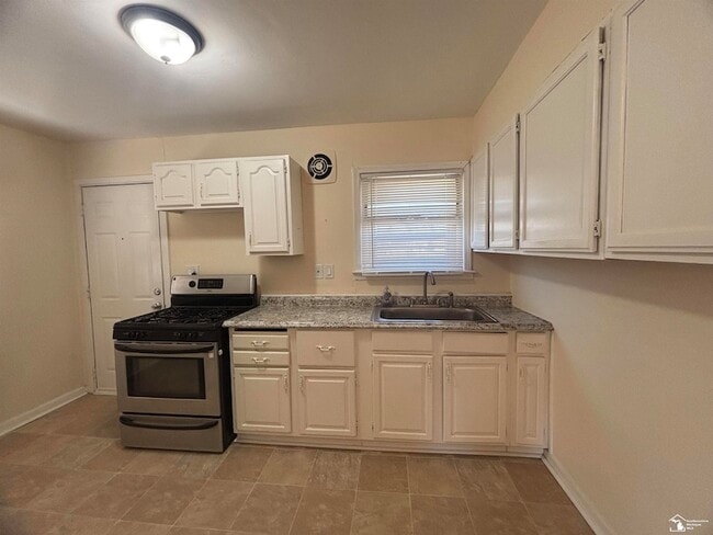 Building Photo - 26138 Yale St