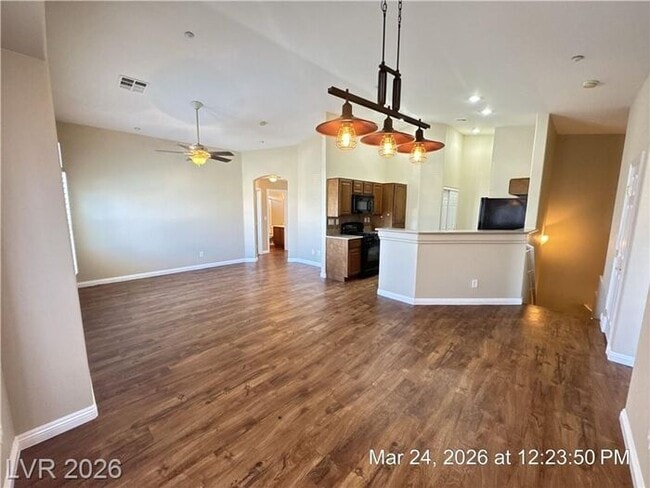 Building Photo - Gated Community with the perfect mix of style, location, and amenities!