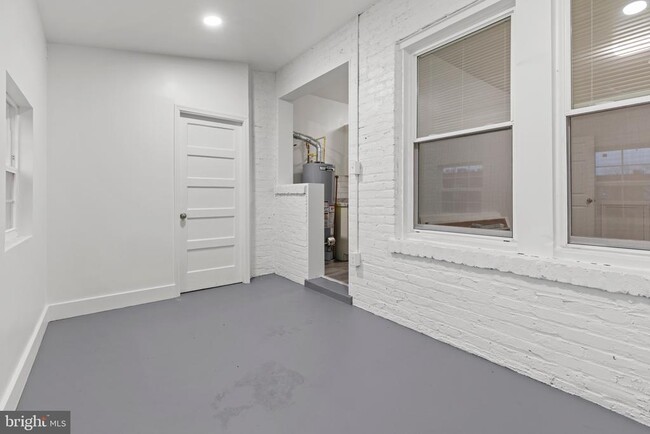 Building Photo - 1512 Isherwood St NE