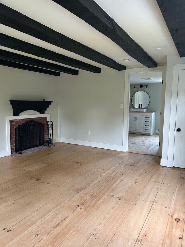 Building Photo - PRICE REDUCTION - Beautiful renovated 5 be...