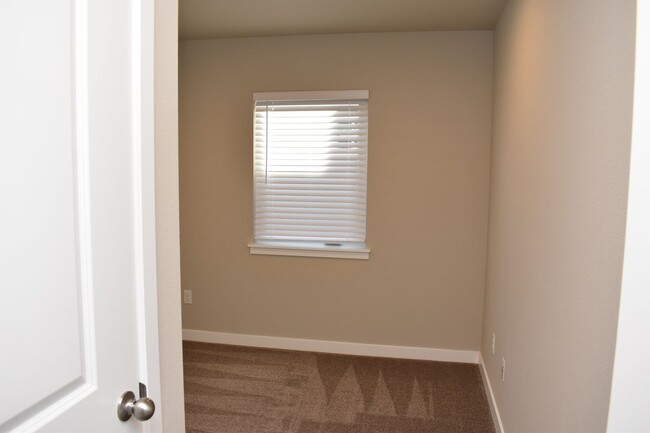 Building Photo - 4 Bedroom 2.5  Bath Home Built in 2018 in ...