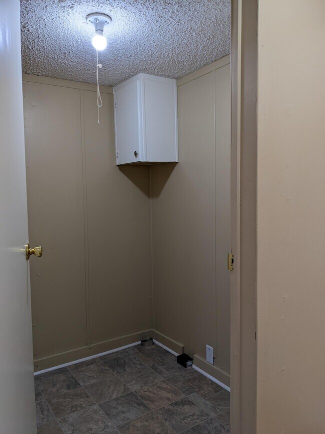 Building Photo - 903 Scott Dr