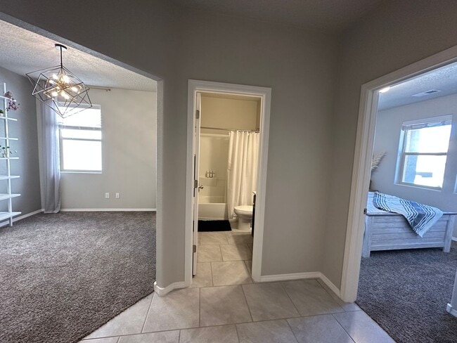 Building Photo - Beautiful Spacious Home!! Don't miss this ...
