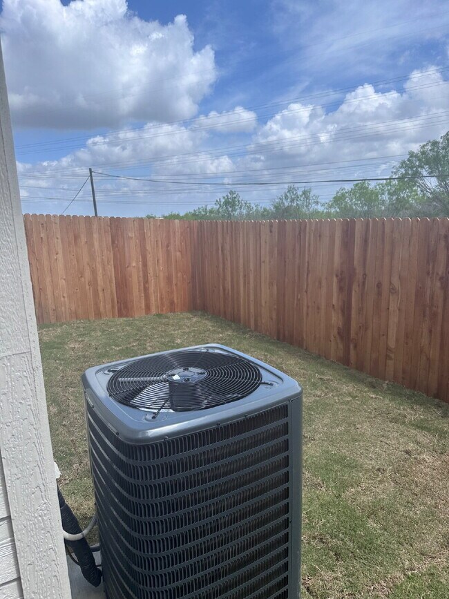 Building Photo - 7146 Magnolia Pass