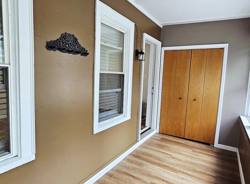 Building Photo - 57 Montcalm St