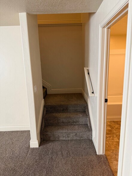 Building Photo - 147 E 780 S