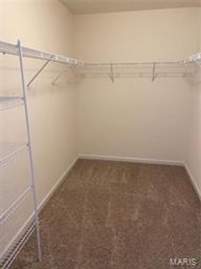 Building Photo - Lovely 4 bedroom, 2.5 bath, 2 car garage