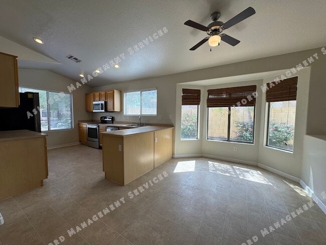 Building Photo - BEAUTIFUL 3 BEDROOM 2 BATHROOM HOME IN GOODYEAR