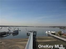 Building Photo - 433 Main St