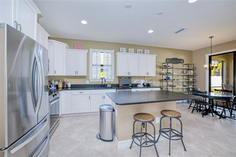 Building Photo - 2600 Sherman Oak Dr