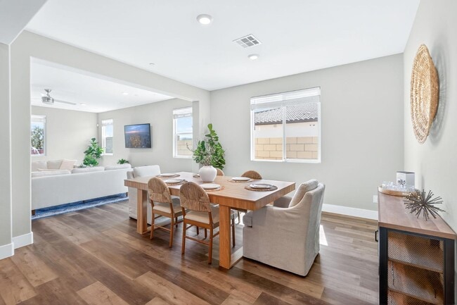 Building Photo - 1024 Saker Falcon Dr