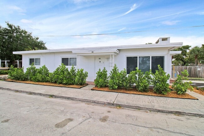 Building Photo - 110 N C St