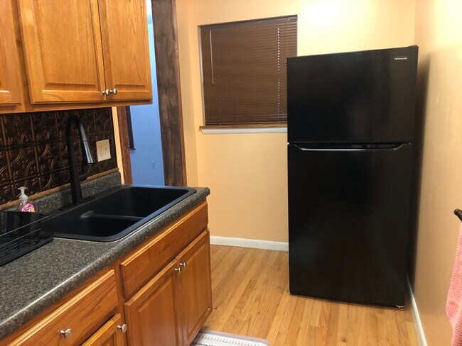 Building Photo - 618 Tingley Ave