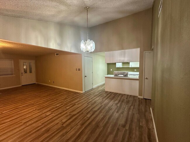 Building Photo - 7049 Peachtree Ave