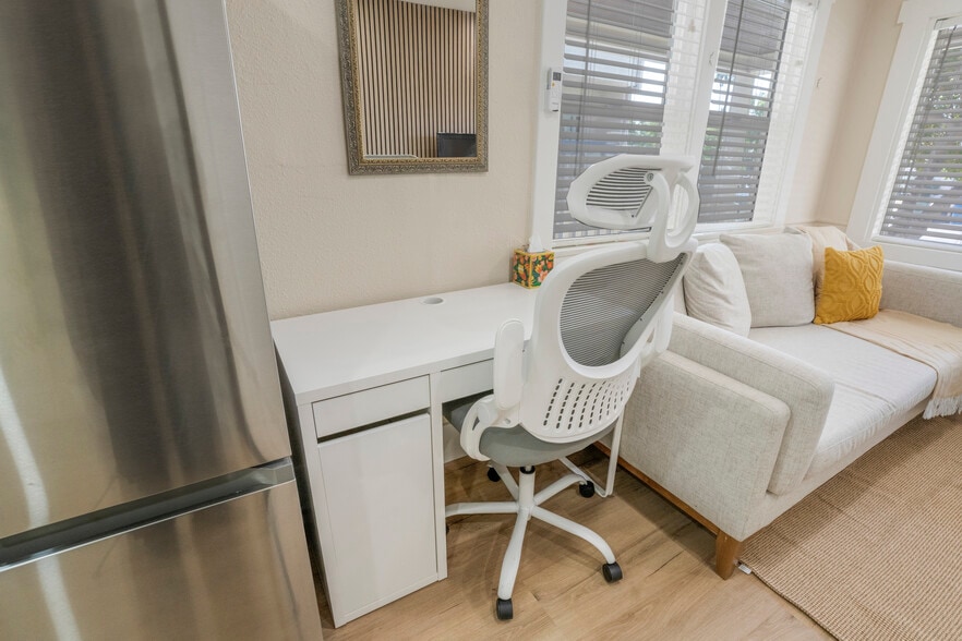 Building Photo - 312 La France Ave