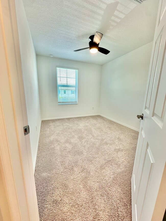 Building Photo - 5425 Tripoli Dr