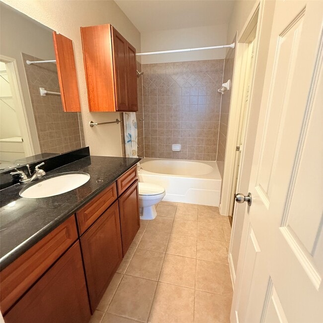 Building Photo - 9200 Westheimer Rd