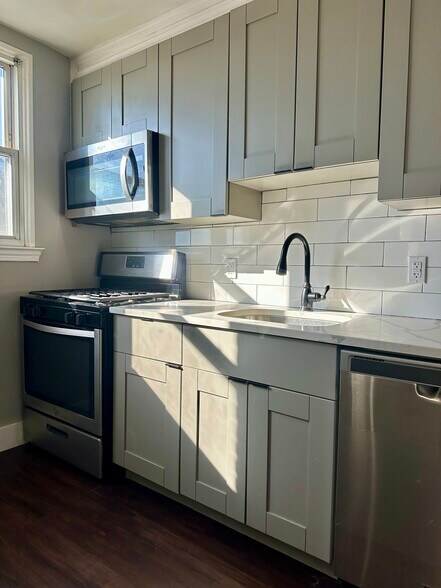 Building Photo - 1321 E Johnson St