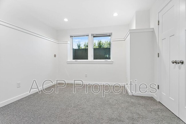 Building Photo - 1318 Bradley Ct