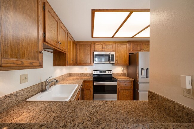 Building Photo - Beautiful large (914 sq feet) 1 bedroom no...