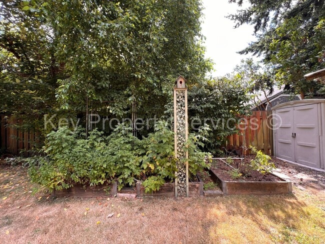 Building Photo - Beautifully Remodeled Gresham Ranch
