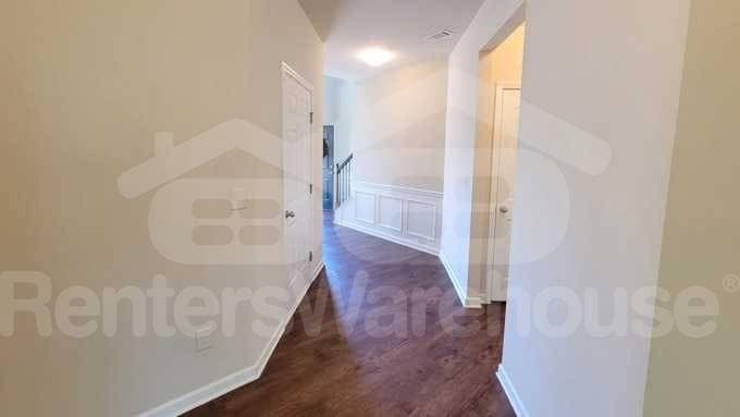 Building Photo - 10 Ontario Ct