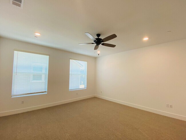 Building Photo - $2,295 + $100 Solar, Copper Ave. & Willow,...